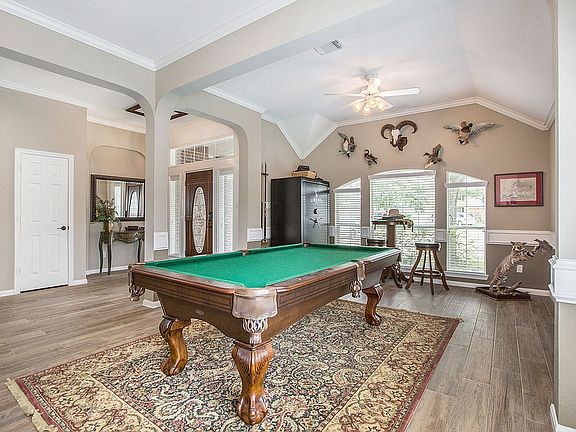 Huge Entertainment Space!