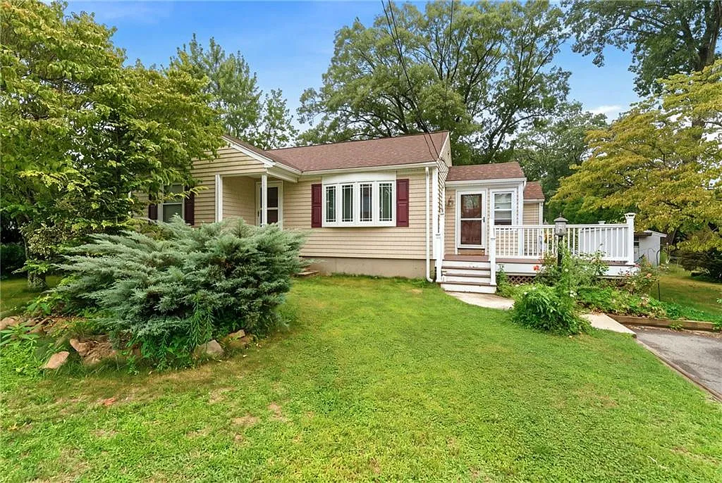 2 bed, 1.0 bath, 1172 sqft, $2,600 — Photo 1