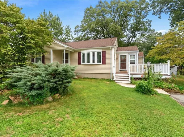 216 Hyde St, Cranston, RI 02920