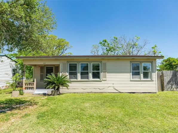 302 W 8th St #A, Freeport, TX 77541