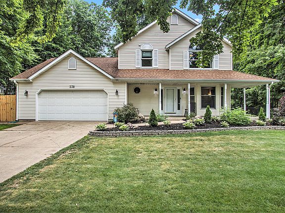 3rd image of 238 Jacaranda Dr