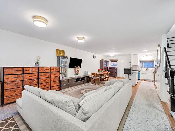 3rd image of 2033 E 68th Street