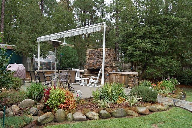 OUTDOOR FIREPLACE/KITCHEN