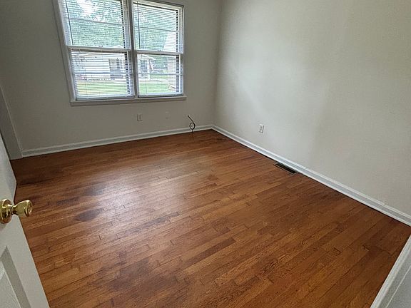5th image of 1417 9th St SE