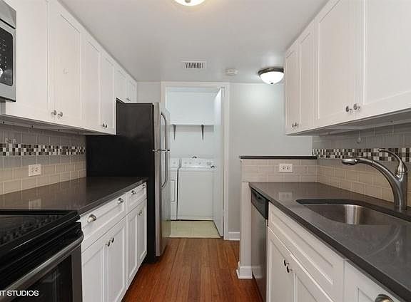 2nd image of 1115 S Plymouth Ct APT 117