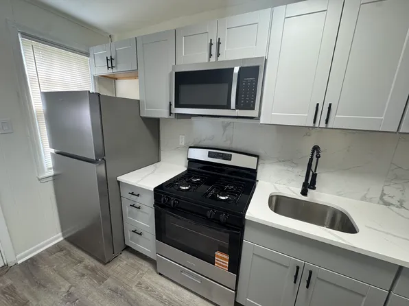 936 Collings Rd, Camden, NJ 08104