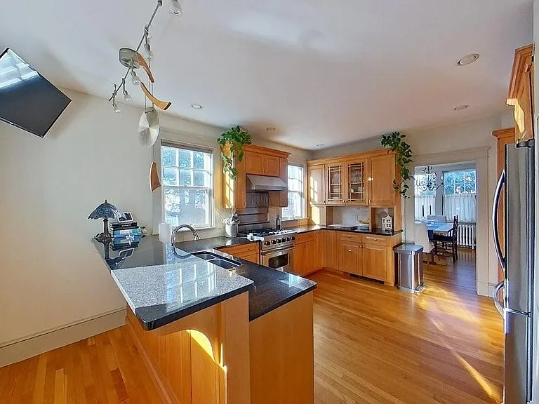 27 Cranston Ave — Photo 13
