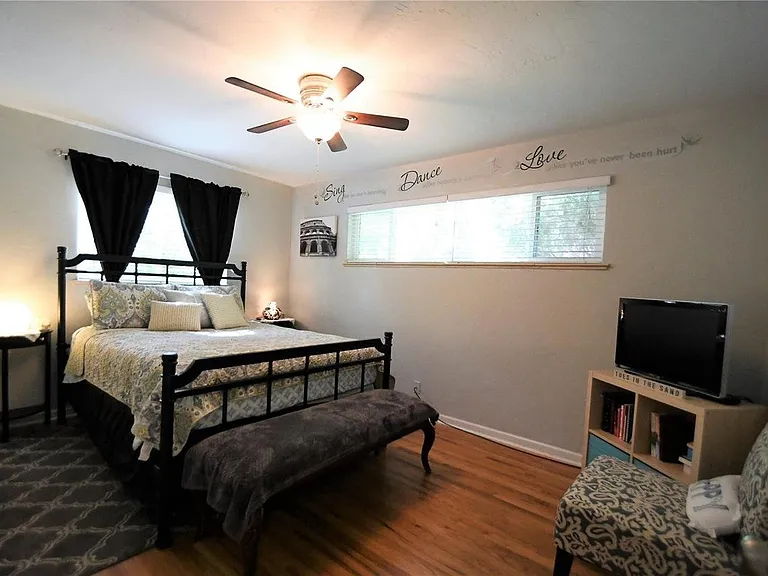 1070 Lansing St — Photo 14