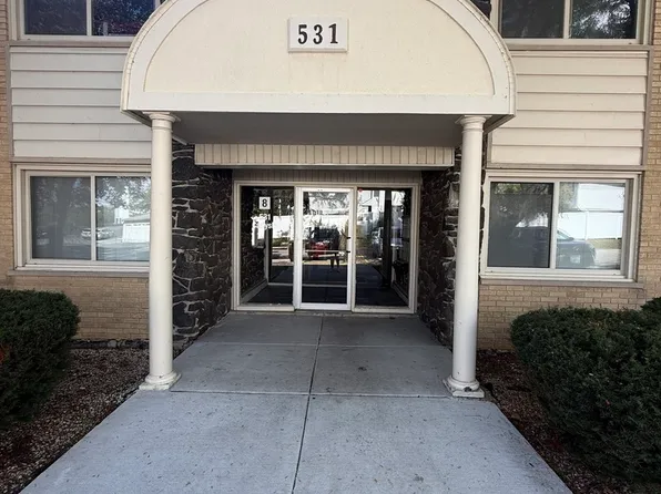 531 Carlysle Dr APT 9, Clarendon Hills, IL 60514