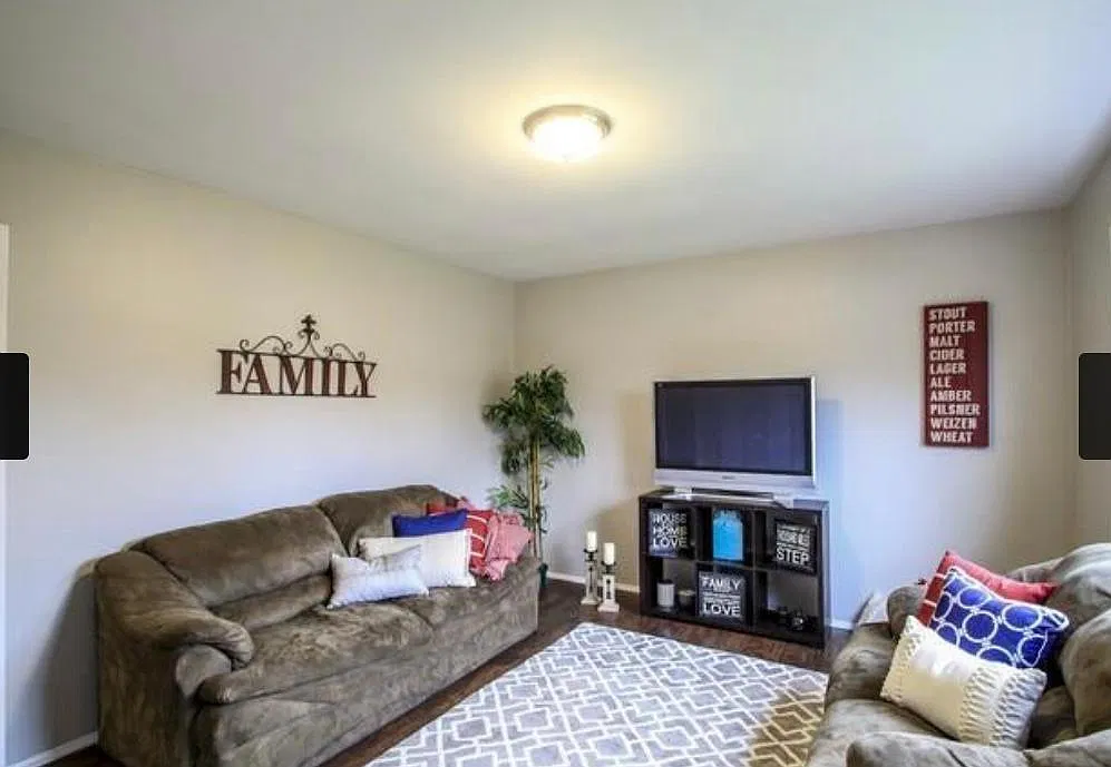 3 bed, 999 sqft, $1,475 — Photo 2