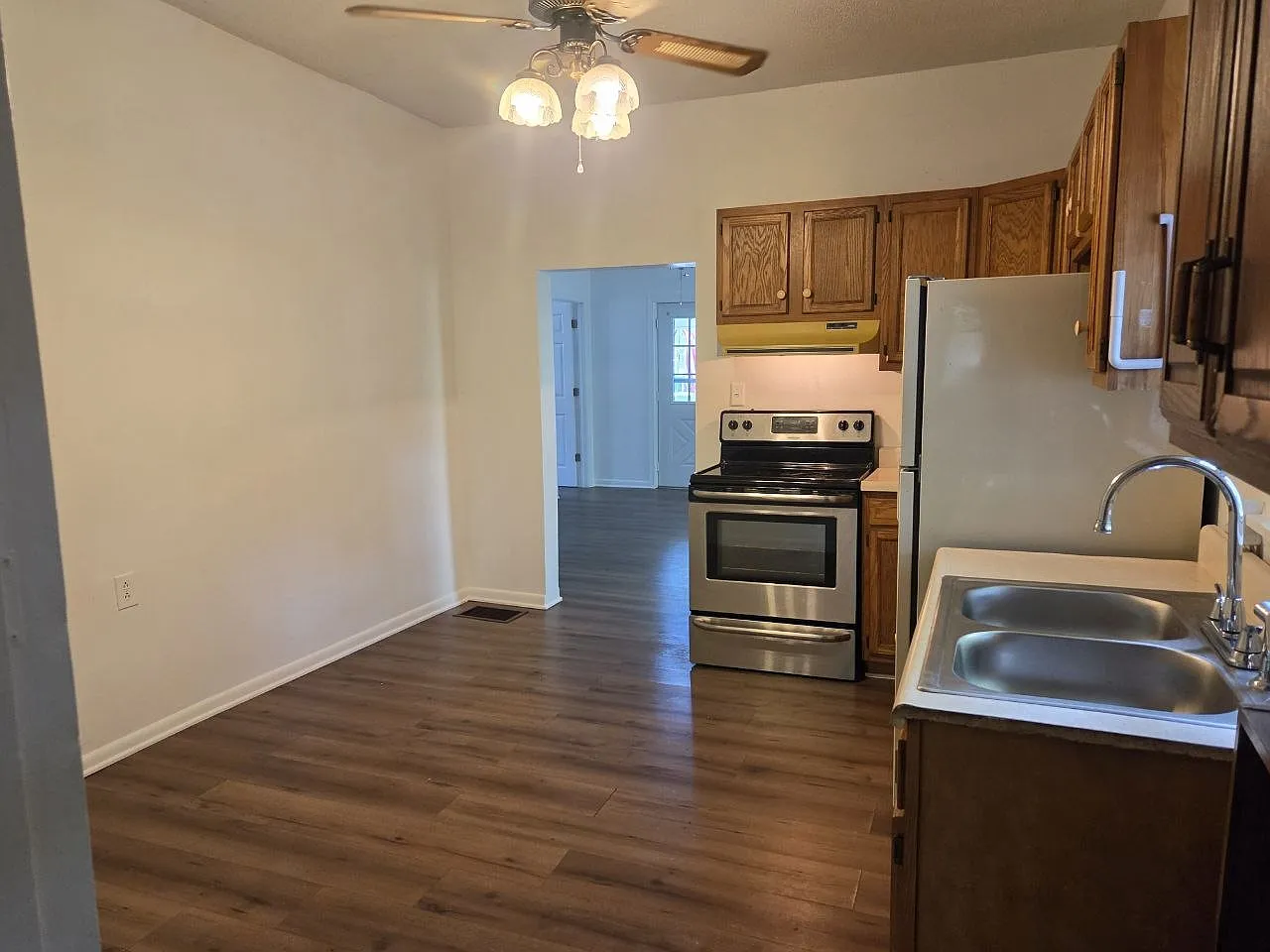 1 bed, 1200 sqft, $1,250 — Photo 3