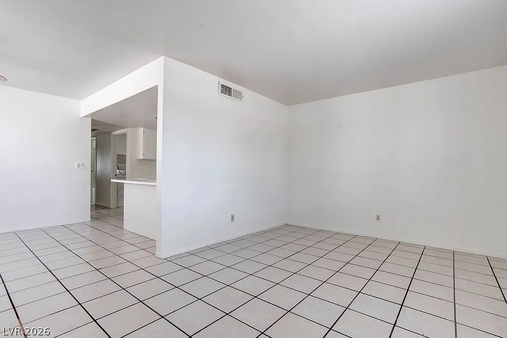 2 bed, 1.0 bath, 3800 sqft, $775 — Photo 2