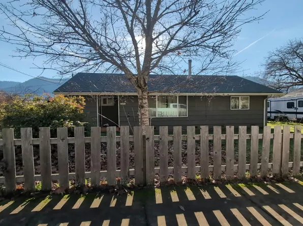 47872 W 2nd St, Oakridge, OR 97463