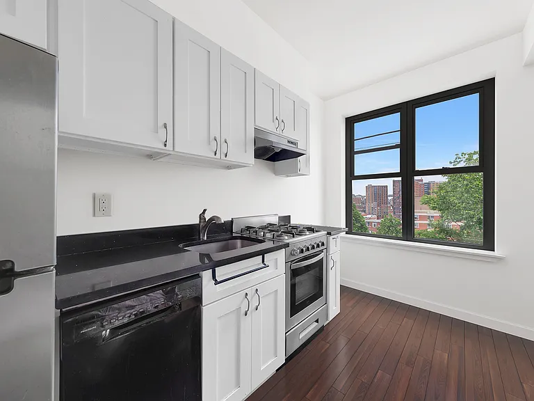 25 Hamilton Ter #4R — Photo 1