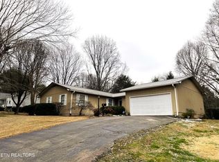 312 Oakhill Dr, Sweetwater, TN 37874