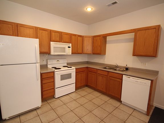 2nd image of 1515 Hutton Way #A2