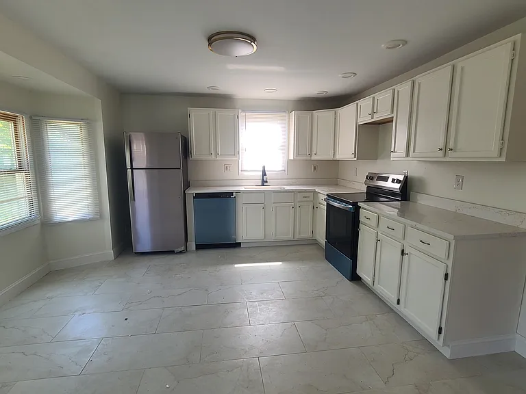 450 Main St — Photo 10