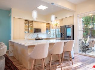 21832 Lopez St, Woodland Hills, CA 91364