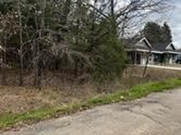 106 Chickasaw Dr, Mabank, TX 75156