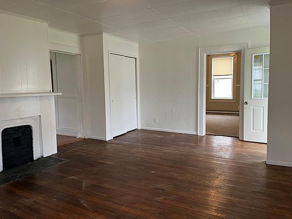 4th image of 213 W Wiseman Ave
