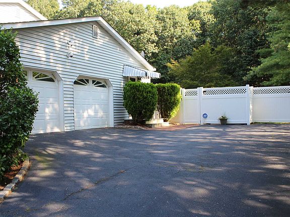 4th image of 36 Fielding Ave