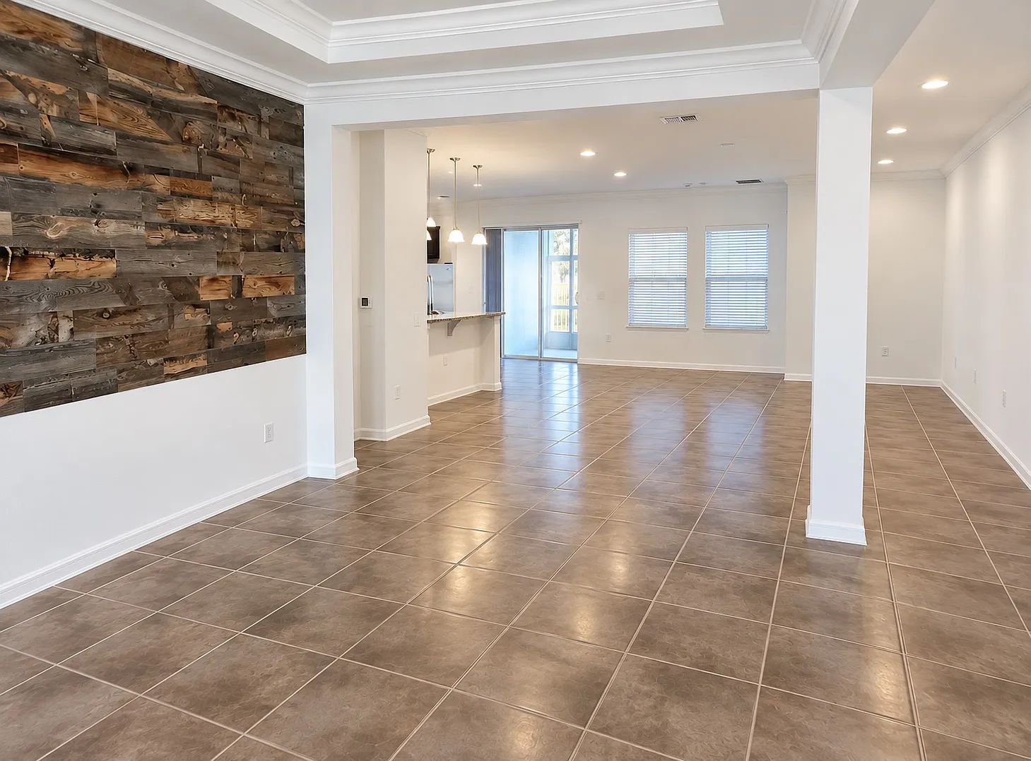 218 Barrington Dr — Photo 3