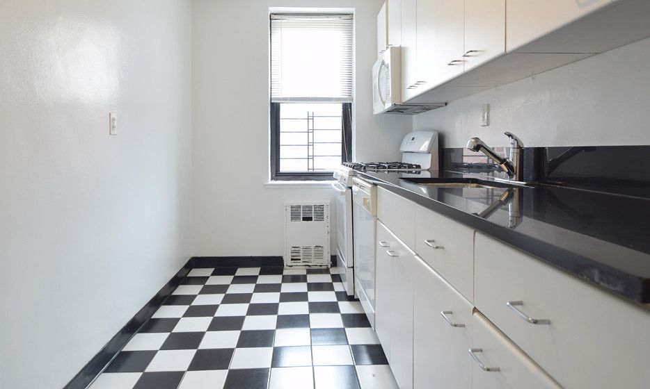 Harbor House - Kitchen - H Line