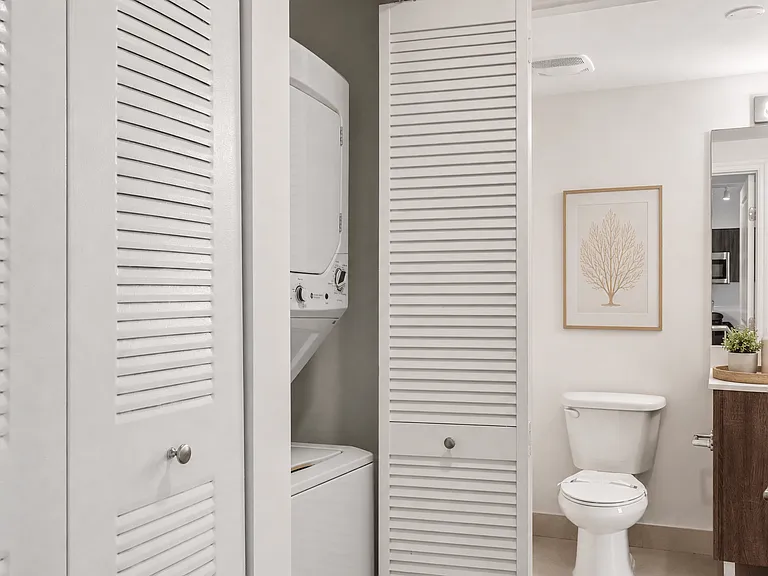 Riverview One Apartments — Photo 8