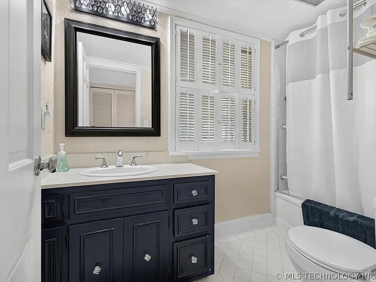 1525 Hillcrest Dr — Photo 25