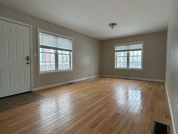 3rd image of 37 Courtland St #Ee