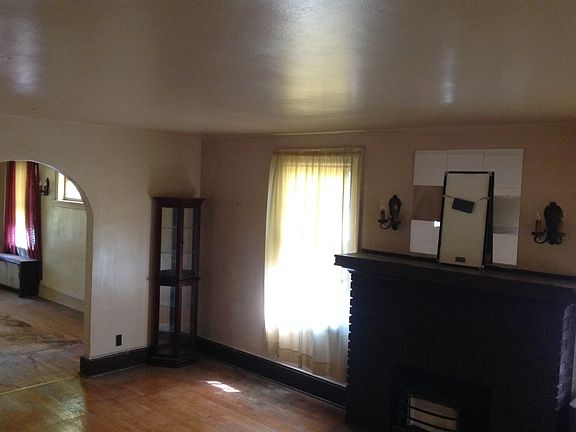 4th image of 36 Hillcrest Ter