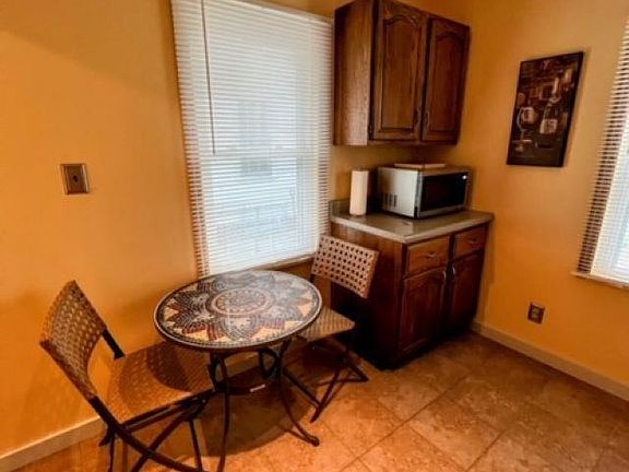 3rd image of 1003 E Gift Ave