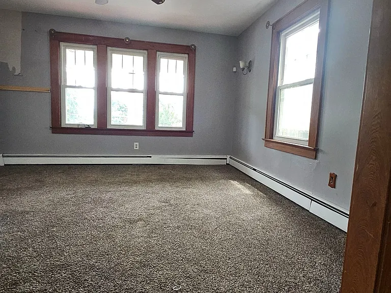 158 Hudson Ave — Photo 8