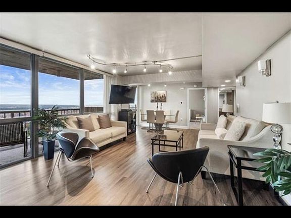 2nd image of 600 Admiral # 1405 Blvd