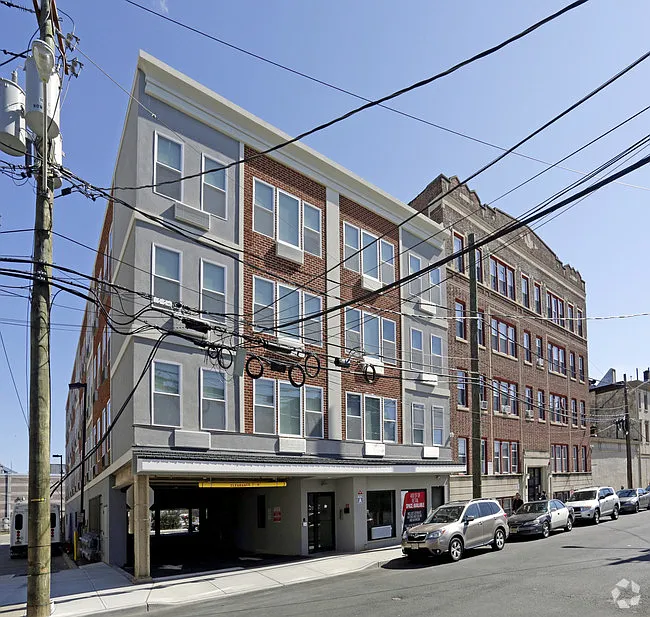 2 bed, 900 sqft, $1,950 — Photo 1