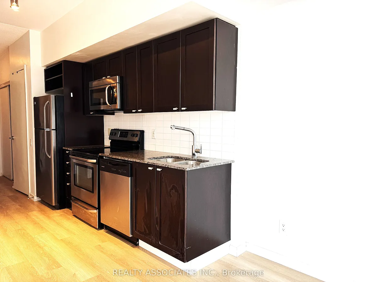 Building Photo - 105 The Queensway #813