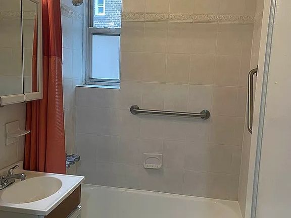 5th image of 6435 Yellowstone Blvd APT 4L