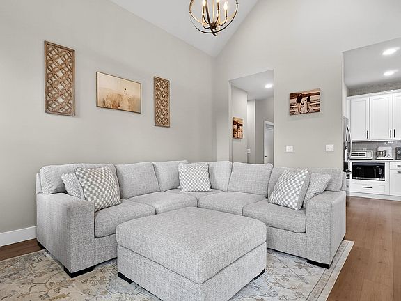 4th image of 203 Beckam Way