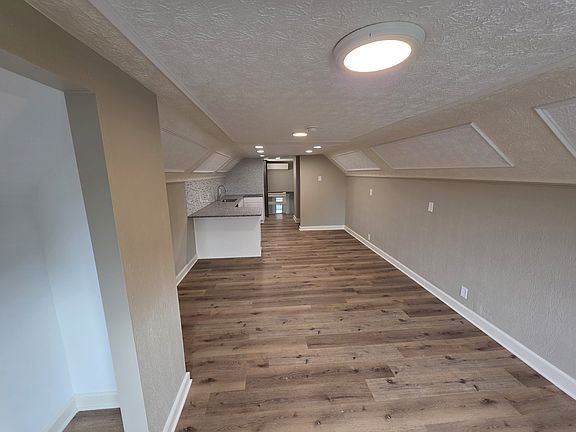 4th image of 1411 W 110th St Unit 1