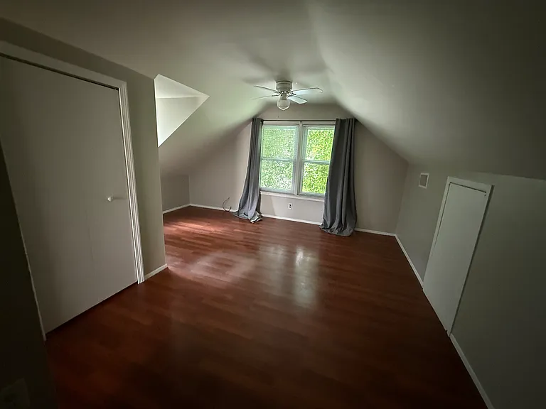 1757 Beverly Ave — Photo 10