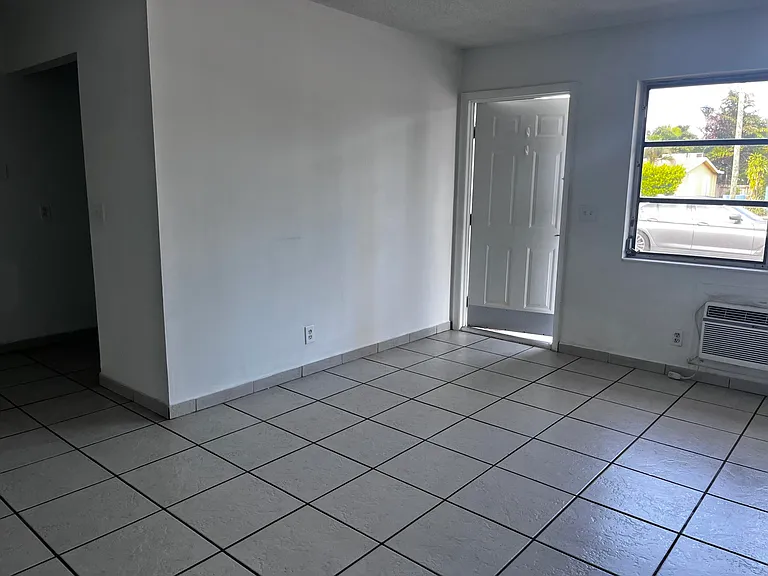 4209 S Olive Ave — Photo 4