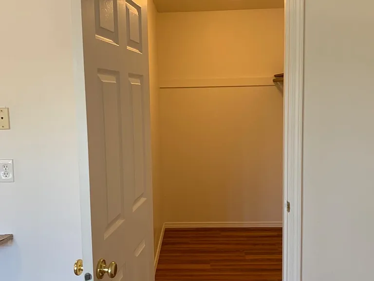 322 SW 10th St — Photo 9