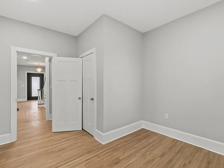 2978 Wardall Ave — Photo 4