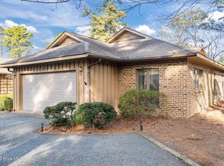 220 Fairway Dr, Southern Pines, NC 28374