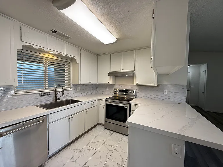 808 Saint Helena Pl — Photo 7