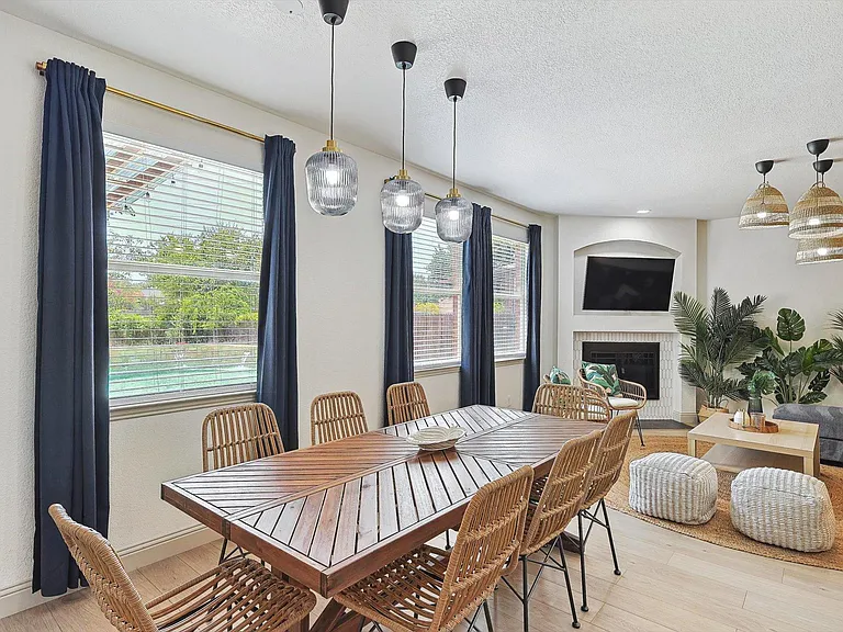 1049 Pullman Dr — Photo 13