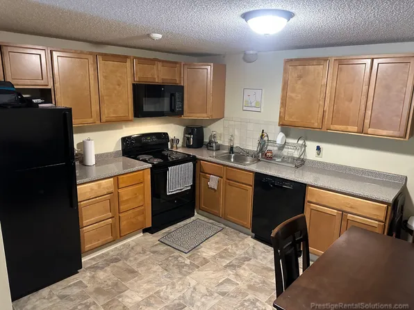73A Manchester St APT 8, Leominster, MA 01453