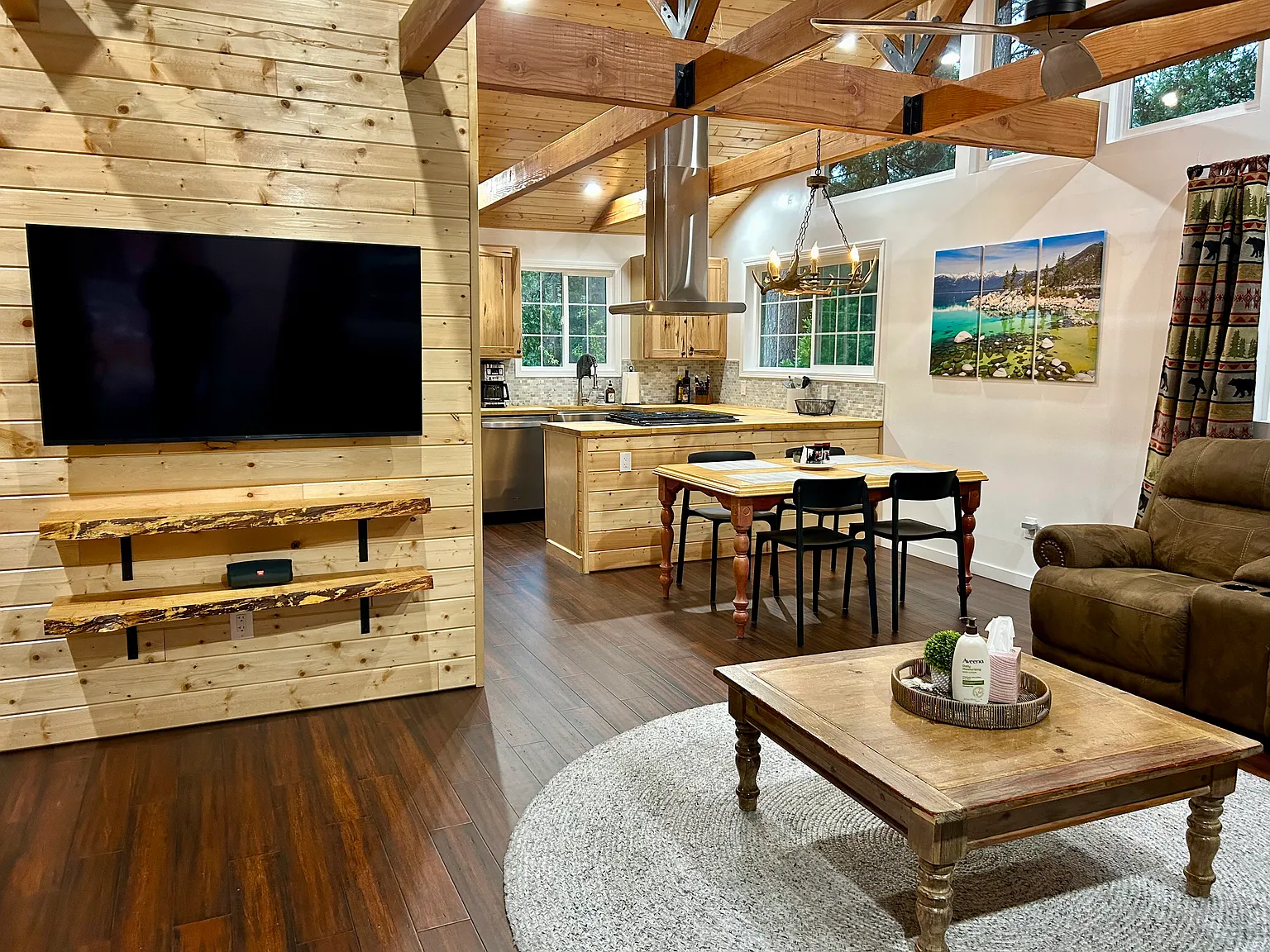 2 bed, 896 sqft, $2,200 — Photo 3