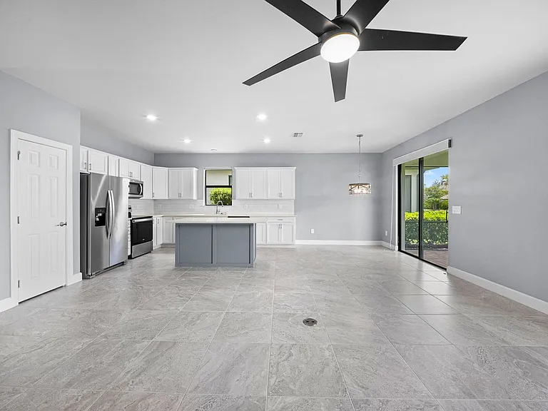 3685 E Hampton Cir — Photo 12