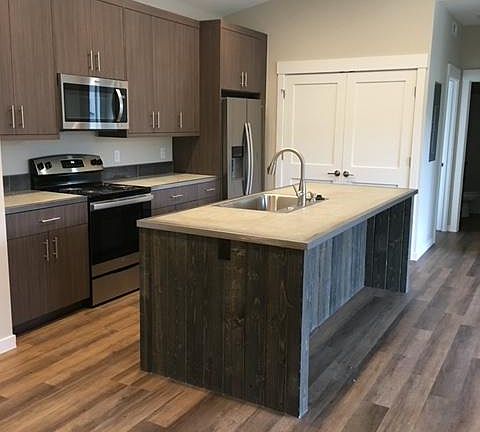 5th image of 704 Chambers Ave #9